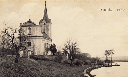 Kostel sv. Petra a Pavla v Radotíně