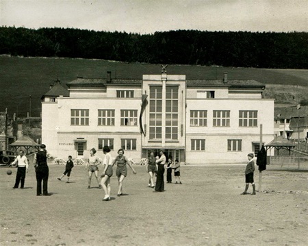 Sokolovna byla postavena v roce 1932.