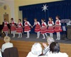 Kulturní středisko "U Koruny" 14.12.2009 - mladší tanečnice děkují za potlesk