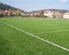 fotbalový stadion s umělou trávou.