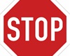 Dopravní značka s nápisem STOP (Stůj, dej přednost v jízdě!)